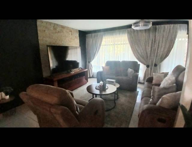 3 BEDROOM DUPLEX FOR SALE IN WOODHAVEN